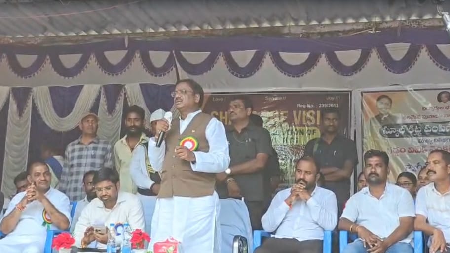 'గురుకులాల్లో మెస్ ఛార్జీలు 40 శాతం పెంపు.. 10 వేల మంది ఉపాధ్యాయుల నియామకం'