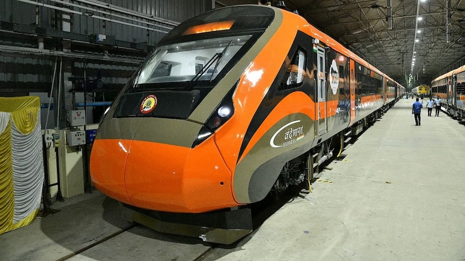 Visakha Vande Bharat Sleeper: ఆంధ్రప్రదేశ్‌కు మరో వందేభారత్ రైలు.. విశాఖ-బెంగళూరు వందేభారత్ రూట్, టైమింగ్ ఫిక్స్!