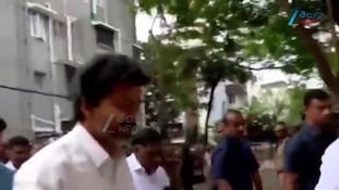 CM Vijay: విద్యార్థులకు ఉచిత అల్పాహారం.. స్వయంగా వడ్డించిన సీఎం విజయ్!