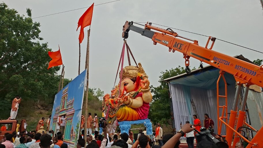 Ganesh Shobha Yatra: తెలంగాణ జిల్లాల్లో గంగమ్మ ఒడికి చేరిన గణపయ్య.. 9వ రోజు వైభవంగా శోభాయాత్ర