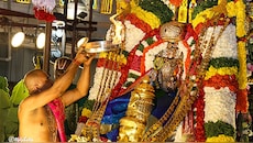 పౌర్ణమి వేళ తిరుమలలో అపూర్వ ఘట్టం.. గరుడ వాహనంపై భక్తులకు దర్శనమిచ్చిన శ్రీవారు!