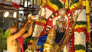 పౌర్ణమి వేళ తిరుమలలో అపూర్వ ఘట్టం.. గరుడ వాహనంపై భక్తులకు దర్శనమిచ్చిన శ్రీవారు!