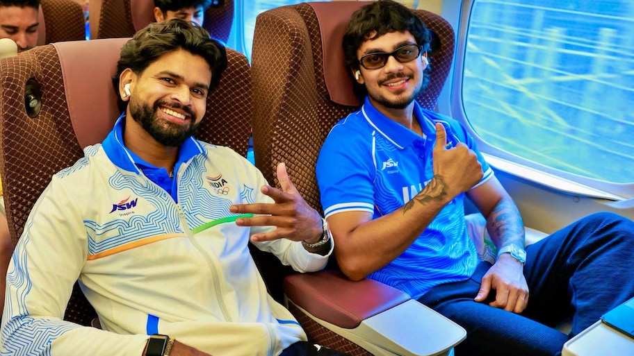 Team India Bullet Train: జపాన్ బుల్లెట్ ట్రైన్‌లోని టీమ్ఇండియా ఆటగాళ్ల సందడి..ఆసియా గేమ్స్‌ కోసం హీరోల్లా బయల్దేరారు!