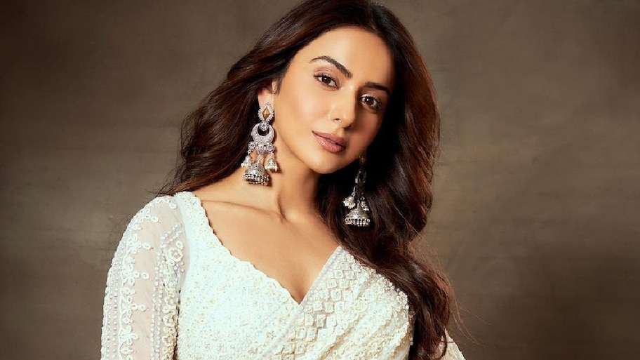 Rakul Preet Singh IT Raids: రకుల్ ప్రీత్ సింగ్ ఇంట్లో ఐటీ సోదాలు.. అసలు టార్గెట్ ఎవరు?