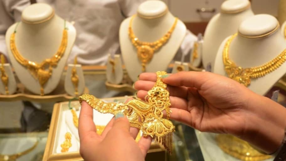 Gold Price Crash: ఒక్కసారిగా షాకిచ్చిన బంగారం ధరలు.. రూ.3,214 వరకు తగ్గింపు..భవిష్యత్తు ఇదే!