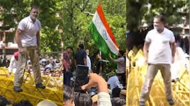 Rahul Gandhi: బారికెడ్లు ఎక్కిన రాహుల్ గాంధీ.. జ్ఞానేశ్ కుమార్ రాజీనామా చేయాల్సిందే నంటూ డిమాండ్.. ఢిల్లీలో టెన్షన్.. టెన్షన్..