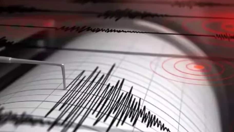 Uttarakhand earthquake: అర్ధరాత్రి ఒక్కసారిగా కంపించిన భూమి.. భయంతో బయటకు పరుగులు..!