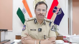 ట్యాంక్‌బండ్‌పై కేక్ కటింగ్స్, బర్త్‌డే వేడుకలు చేయొద్దు! అర్ధరాత్రి హంగామాపై సీపీ సజ్జనర్ తీవ్ర హెచ్చరికలు..!