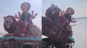 Nalgonda: నల్గొండలో షాకింగ్.. దేవీ నవరాత్రుల వేళ పూజలు చేయకుండానే దుర్గామాత విగ్రహం నిమజ్జనం.. వీడియో..