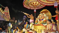 తిరుమల మాడ వీధుల్లో అద్భుతం..పెద్దశేష వాహనంపై మలయప్పస్వామి దర్శనం.. 8 రాష్ట్రాల కళాకారుల కోలాహలం!
