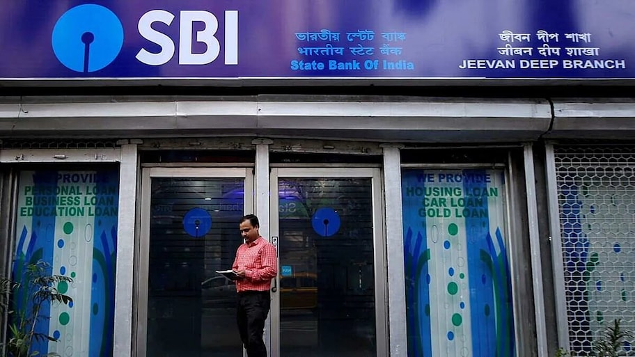 SBI Interest Rates Hike: లోన్ తీసుకున్న వారికి భారీ షాక్..వడ్డీ రేట్లను పెంచేసిన ఎస్బీఐ..పెరగనున్న నెలవారీ భారం!