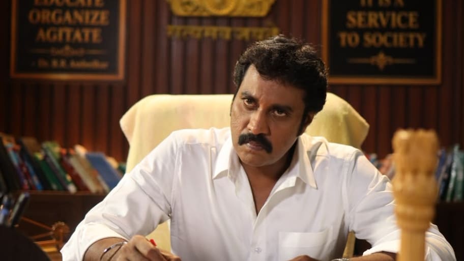 వకీల్‌సాబ్‌గా సునీల్..  మరో విలక్షణ పాత్రలో మర్యాద రామన్న..