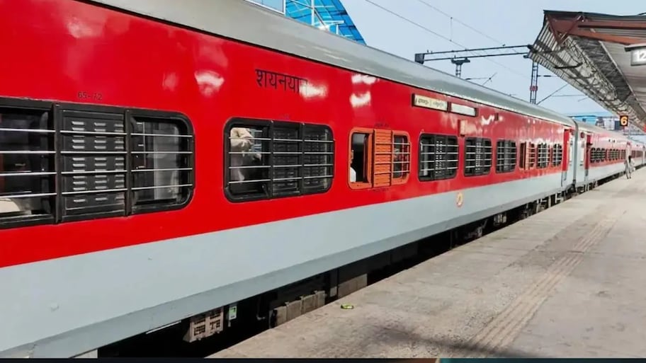 Dasara Special Trains: దసరా, దీపావళి పండగ సీజన్‌లో తెలుగు ప్రజలకు శుభవార్త..ఈ రూట్లలో స్పెషల్ ట్రైన్స్..!