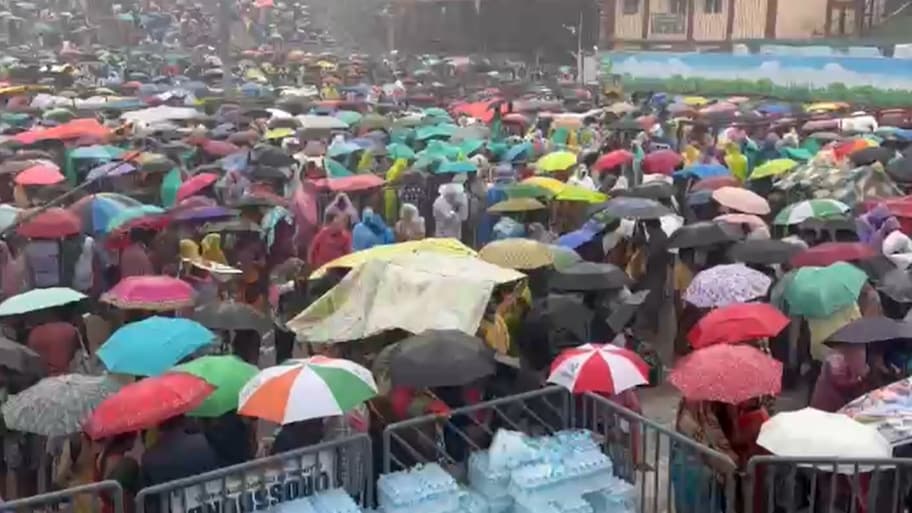 Tirumala Rain: బ్రహ్మోత్సవాల వేళ తిరుమలలో అకస్మాత్తుగా భారీ వర్షం.. తడిసి ముద్దయిన లక్షలాది భక్తులు