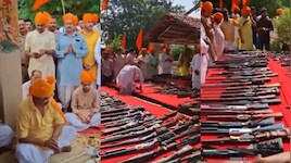 MLA Raghuraj Pratap Singh: వందలాది తుపాకుల మధ్య ఎమ్మెల్యే రాజా భయ్యా ఆయుధ పూజ.. వీడియో వైరల్..