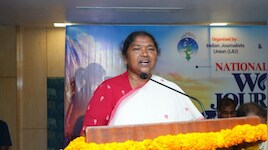 Minister Seethakka: చేపకు నీళ్లే బలం.. నాయకుడికి ప్రజలే బలం.. మంత్రి సీతక్క ఇంట్రెస్టింగ్ కామెంట్స్
