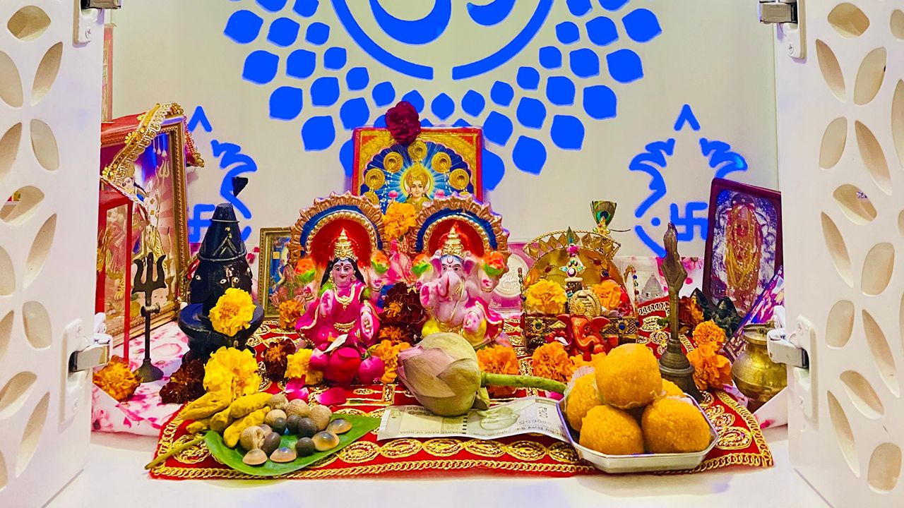 damaged god photos disposal rules as per shastra